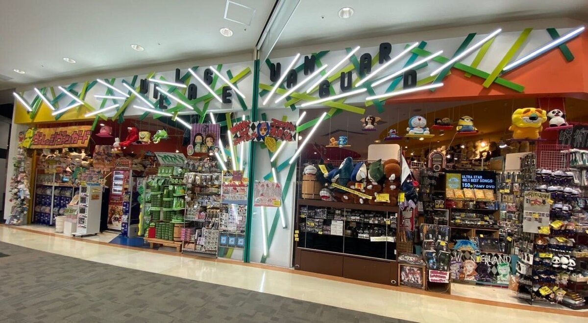 ヴィレッジヴァンガード イオンモール熊本店（Village Vanguard  AEON MALL Kumamoto 빌리지 뱅가드 Village Vanguard ）の店舗外観