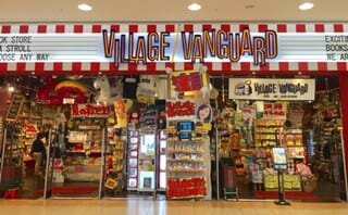 ヴィレッジヴァンガード イオンモール鶴見緑地店（Village Vanguard  AEON MALL Turumi Ryokuchi 빌리지 뱅가드 Village Vanguard ）の店舗外観