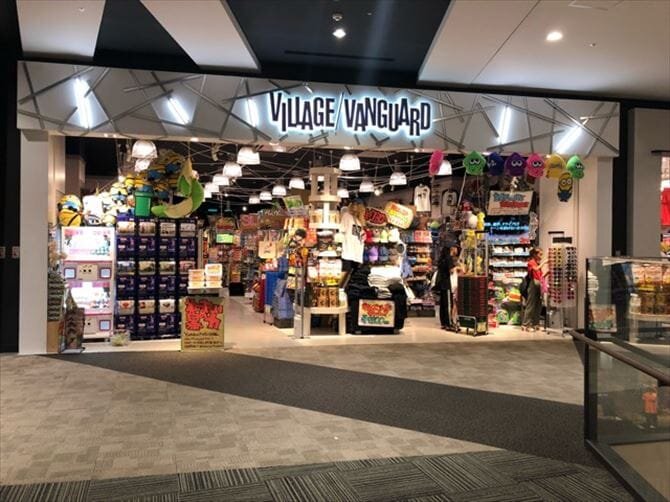 ヴィレッジヴァンガード イオンモール四條畷店（Village Vanguard  AEON MALL Shijonawate 빌리지 뱅가드 Village Vanguard ）の店舗外観